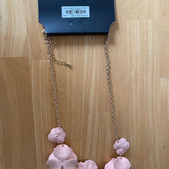 Torrid Flower Necklace - Picture 4 of 4